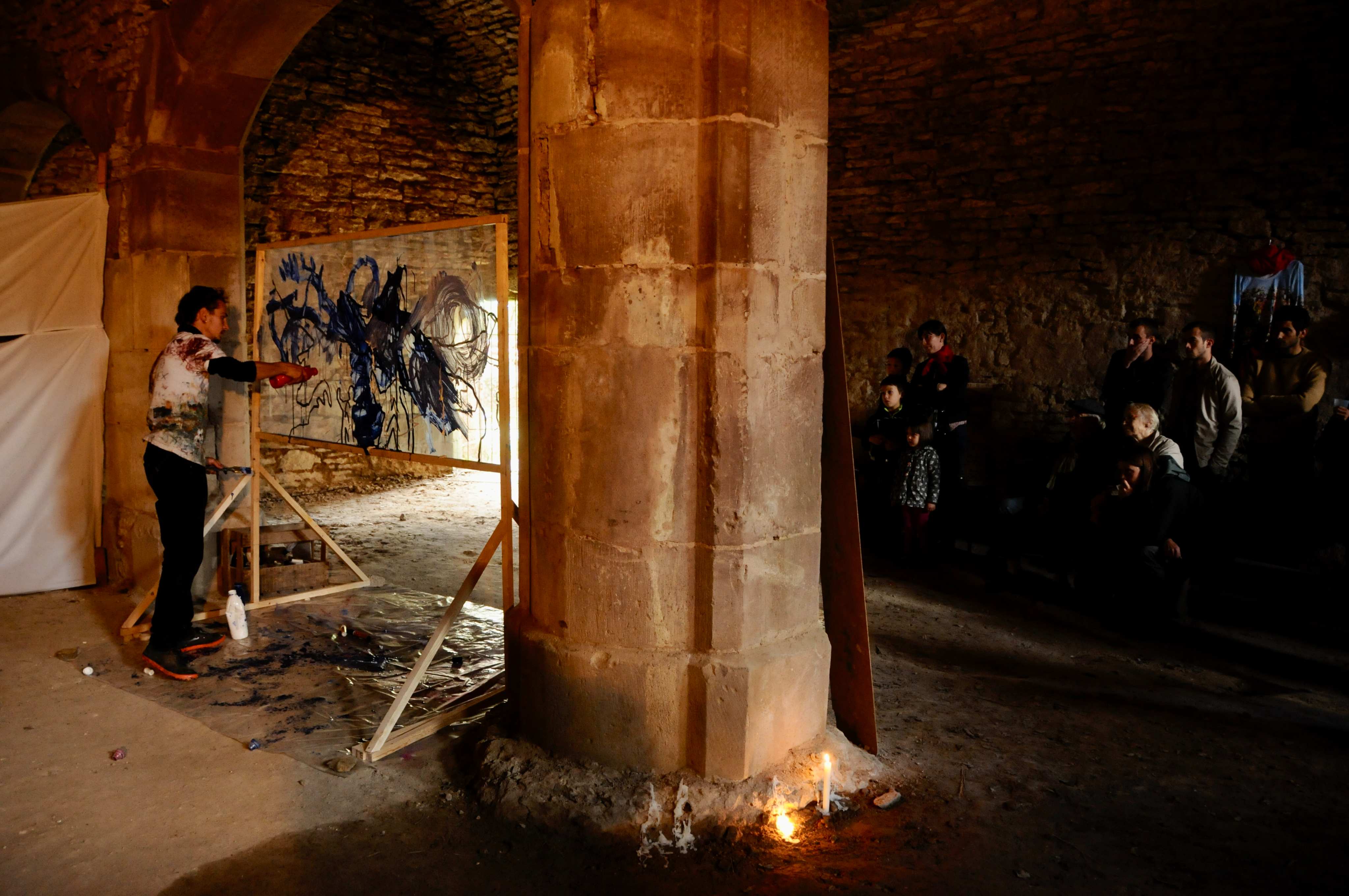 Démonstration de peinture en public dans les caves du château