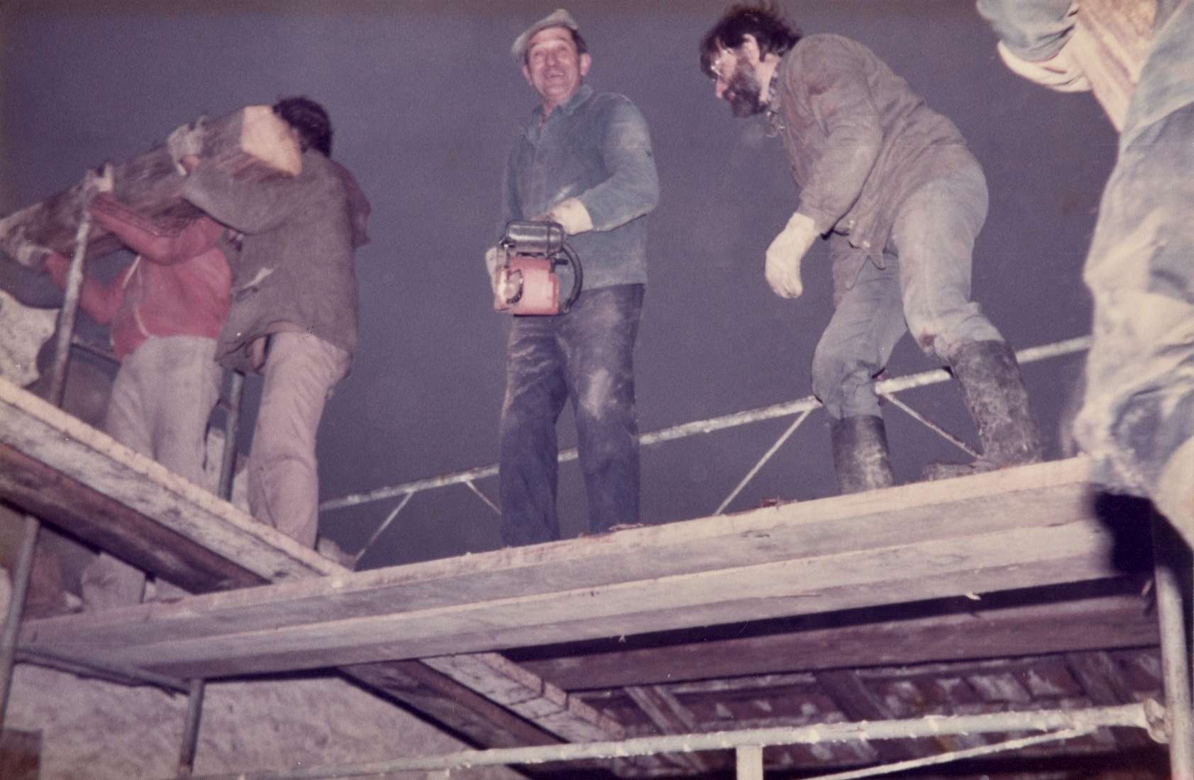 Les bénévoles de l'association en plein travaux