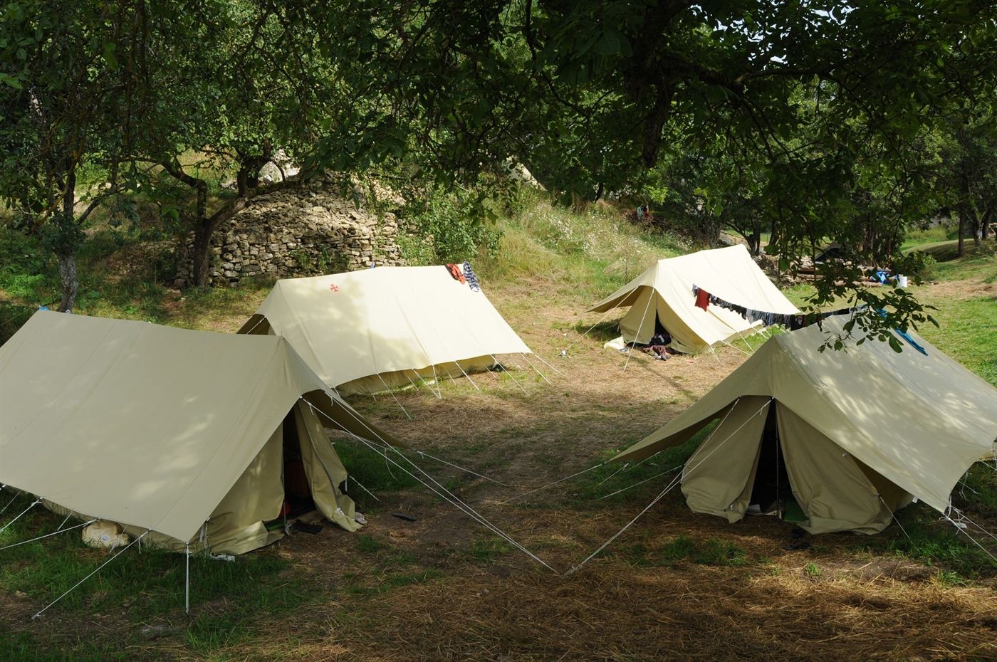Le campement des bénévoles sur le site