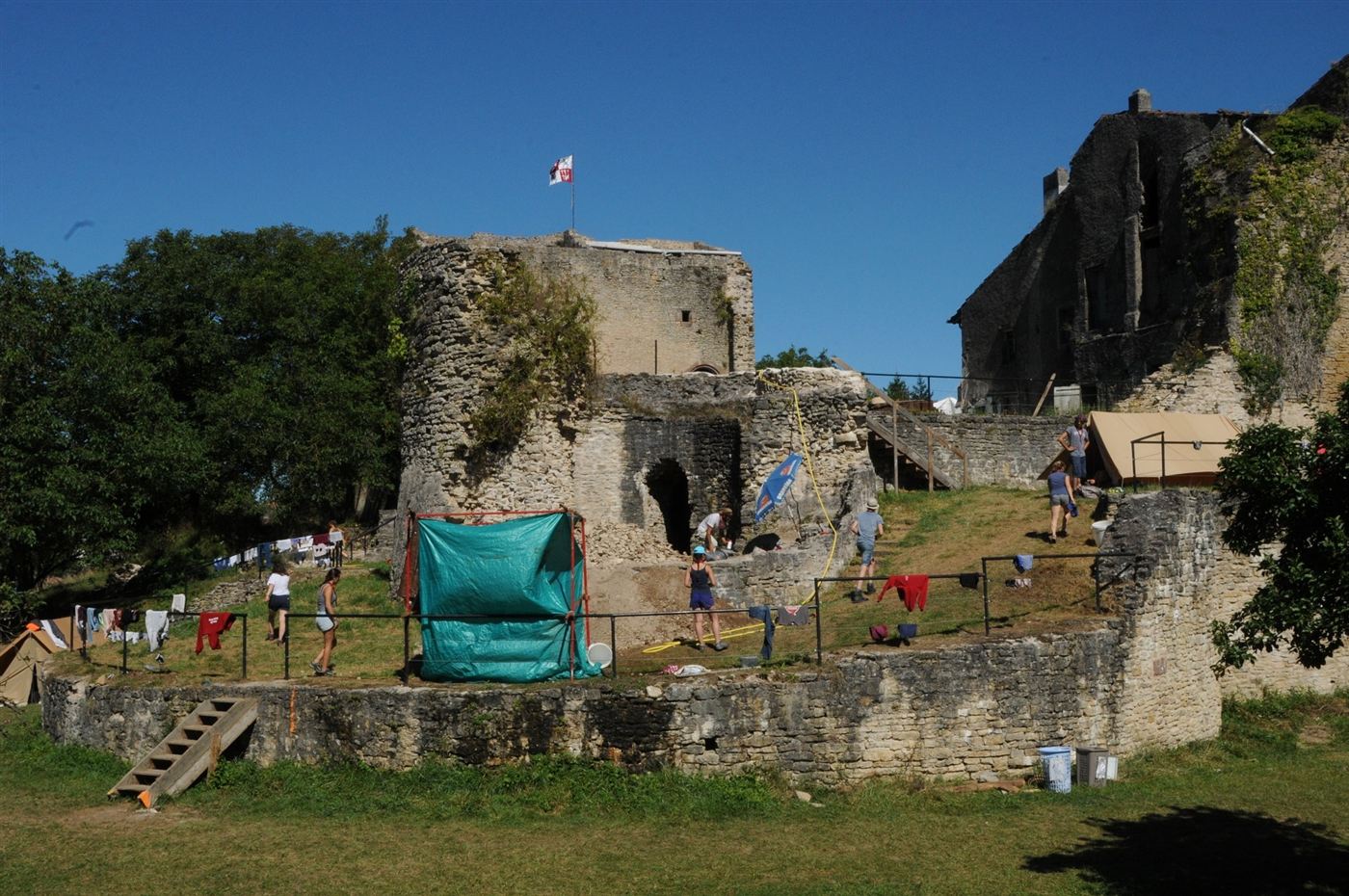 Chantier de scouts dans les ruines, 2016