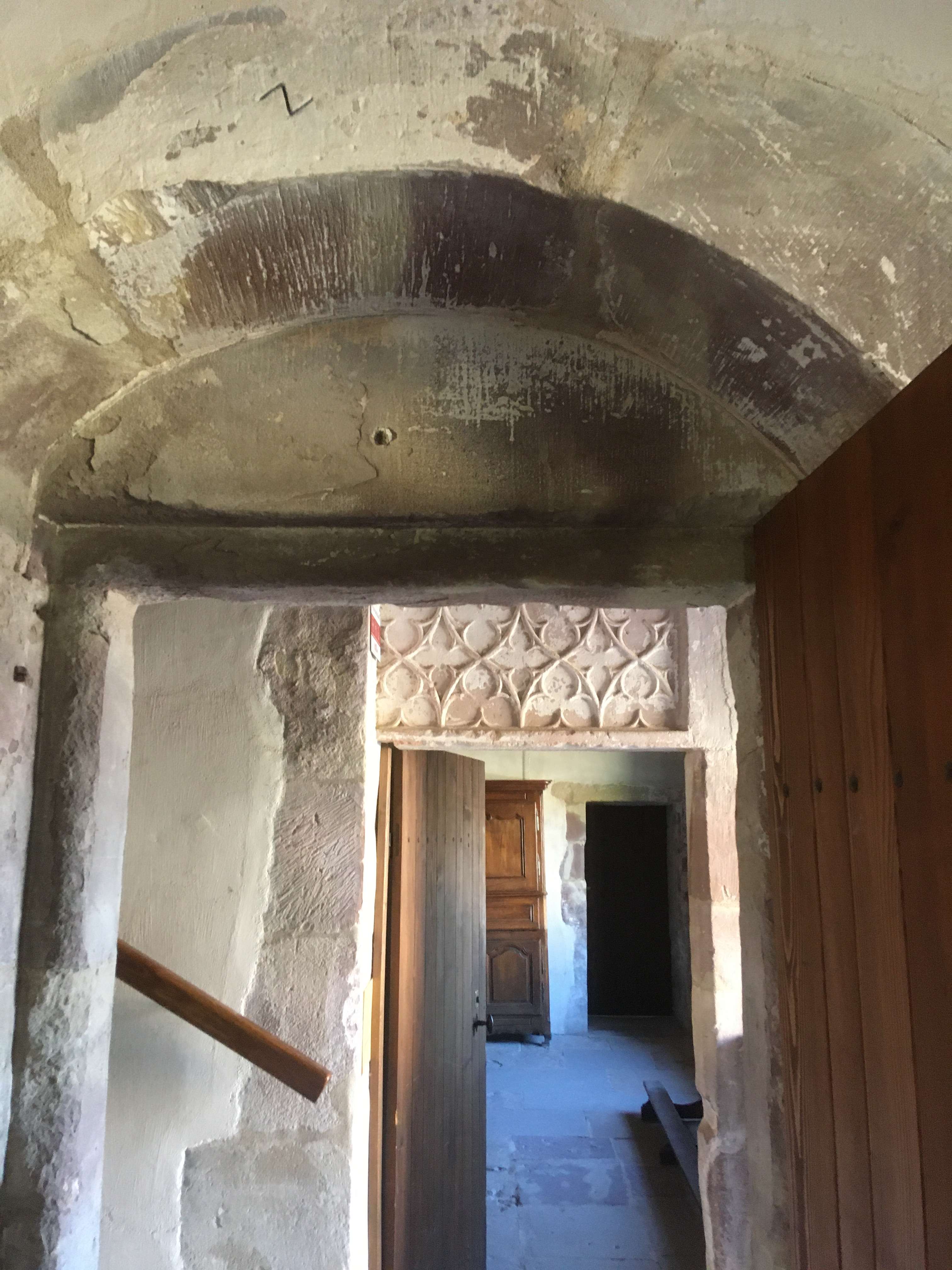 Passage voûté vers le Logis du châtelain