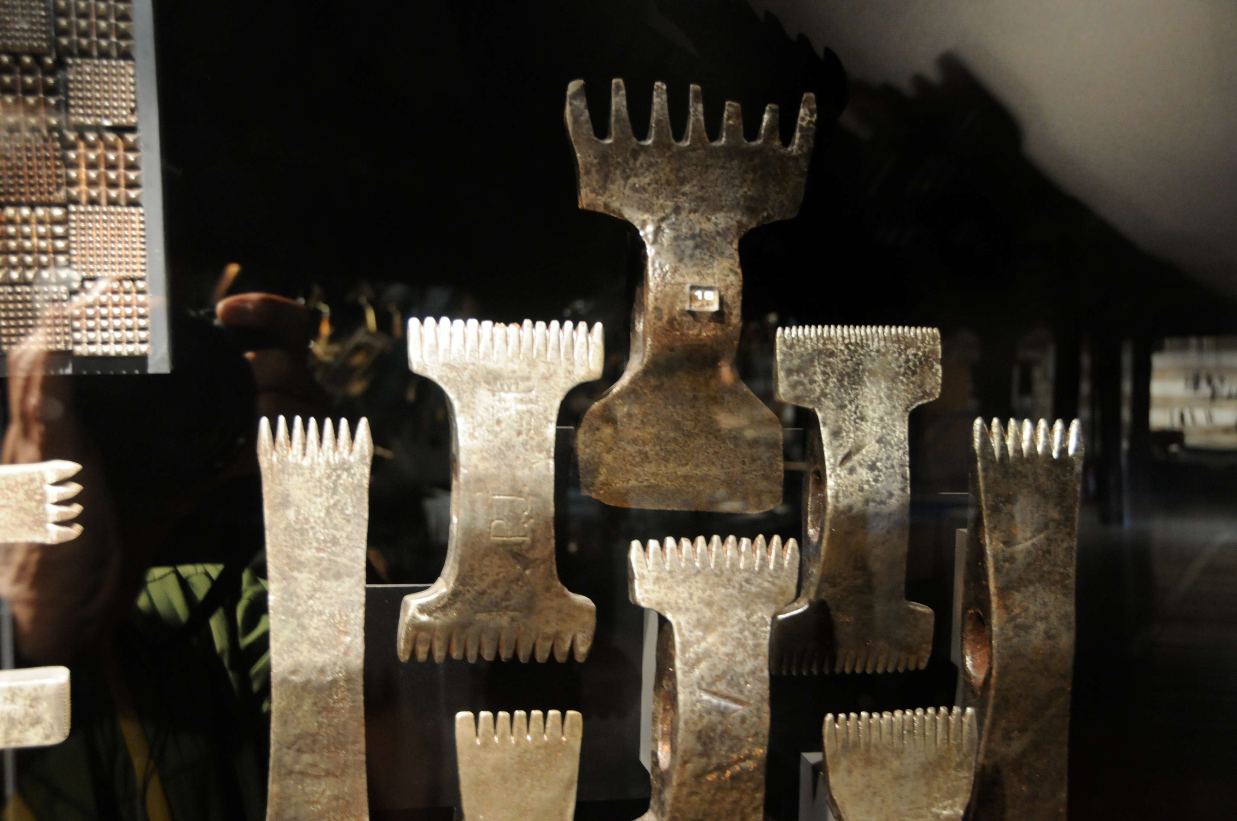 Peignes et outils dentés du tailleur de pierre