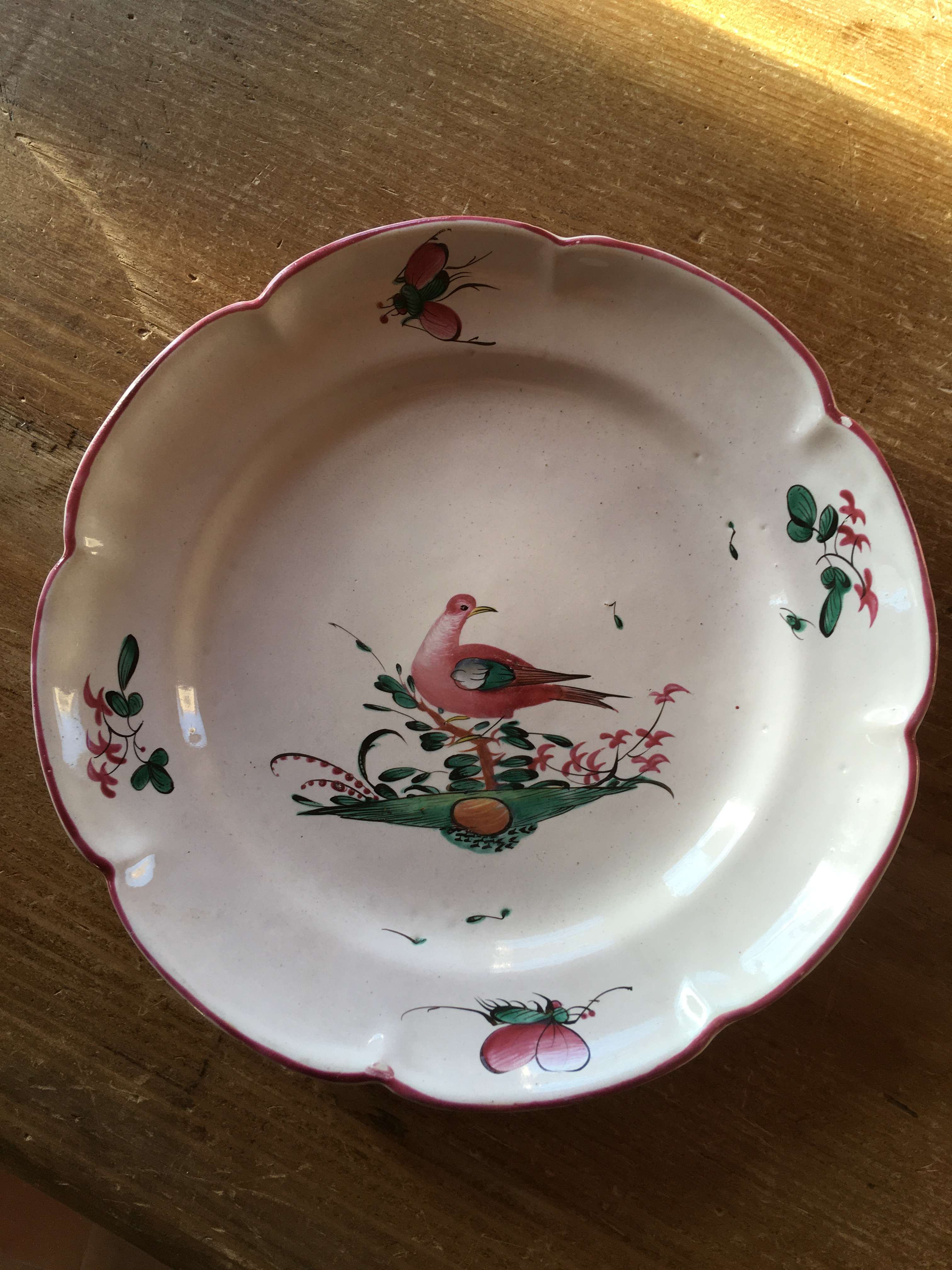 Assiette de la faïencerie de Moyen à décor d'oiseau (1765-1788)